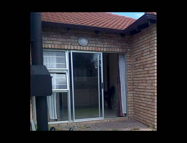 2 BEDROOM TOWNHOUSE RENTED IN WALMER HEIGHTS